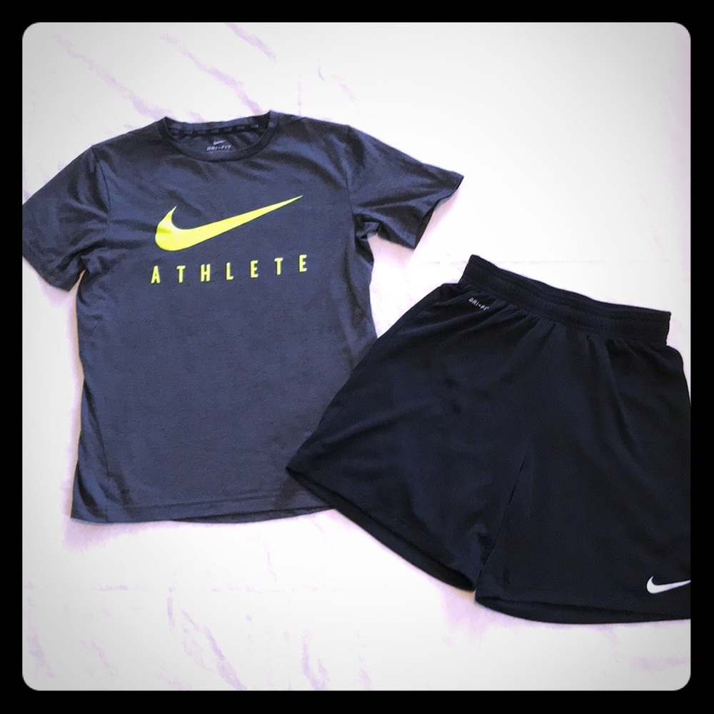 Boys Nike T-Shirt & Shorts, Size Large